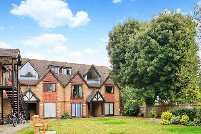 1 Bedroom Apartment For Sale In Whyke Close, Chichester, PO19
