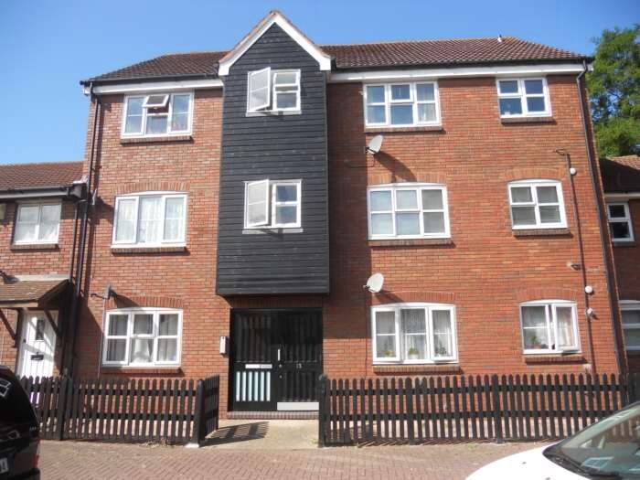 2 Bedroom Flat For Sale In Oliver Gardens, Beckton, E6