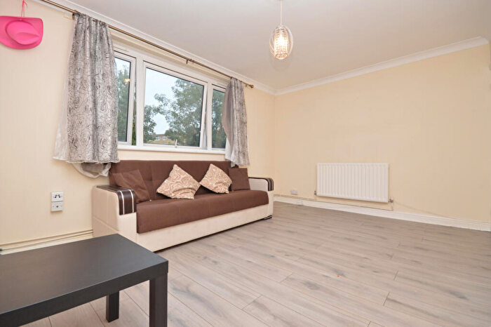 2 Bedroom Flat To Rent In John McDonald House, Tower Hamlets, E14