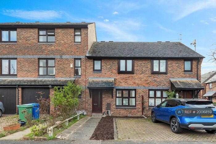 3 Bedroom Terraced House To Rent In Kinburn Street, London, SE16