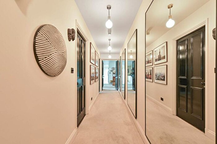 2 Bedroom Flat For Sale In Ormonde Court, Belsize Park, London, NW3