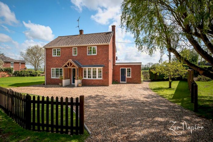 4 Bedroom Detached House For Sale In Coggeshall Road, Earls Colne, Colchester, CO6