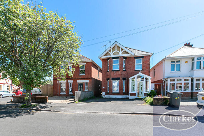 2 Bedroom Flat For Sale In Edgehill Road, Bournemouth, Dorset, BH9