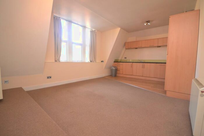 2 Bedroom Apartment To Rent In Il-Libro Court, Kings Road, RG1