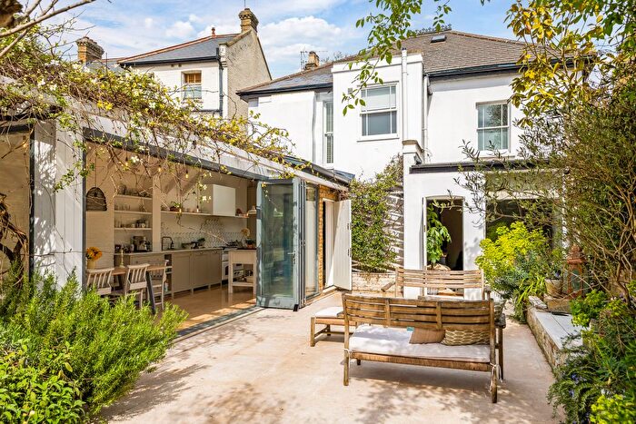 4 Bedroom Detached House For Sale In Thames Street, Hampton, TW12