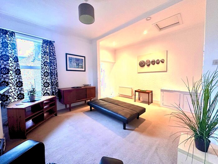 2 Bedroom Flat To Rent In Northfield Avenue, London, W13