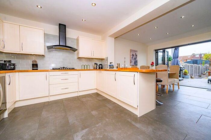 2 Bedroom Terraced House For Sale In Birchwood Avenue, Hatfield, AL10