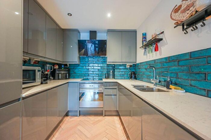 1 Bedroom Flat For Sale In Lamb Court, Tower Hamlets, London, E14