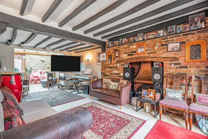 5 Bedroom Detached House For Sale In Old Howletts Lane, Ruislip, HA4