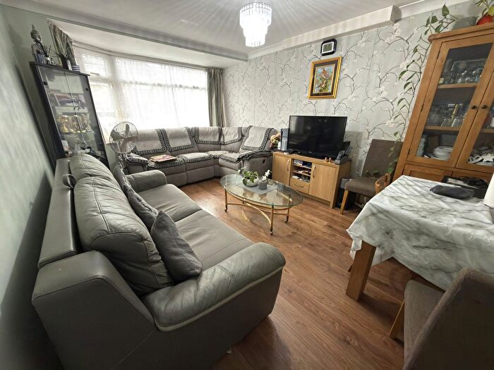 2 Bedroom Terraced House For Sale In Northcroft, Slough, SL2