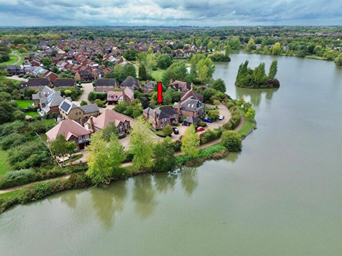 5 Bedroom Detached House For Sale In Shallowford Grove, Furzton, MK4