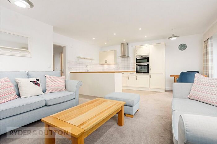 2 Bedroom Flat For Sale In Oldham Road, Delph, Saddleworth, OL3