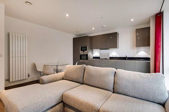 1 Bedroom Flat To Rent In Plumstead Road, Woolwich, London, SE18