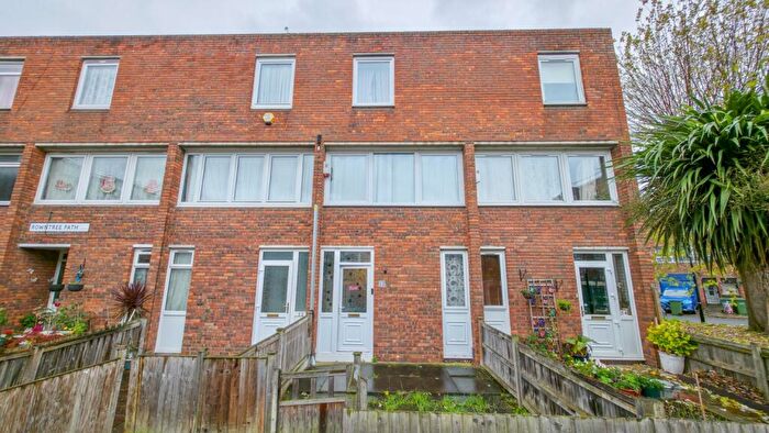 4 Bedroom Town House For Sale In Rowntree Path, Central Thamesmead, London, SE28