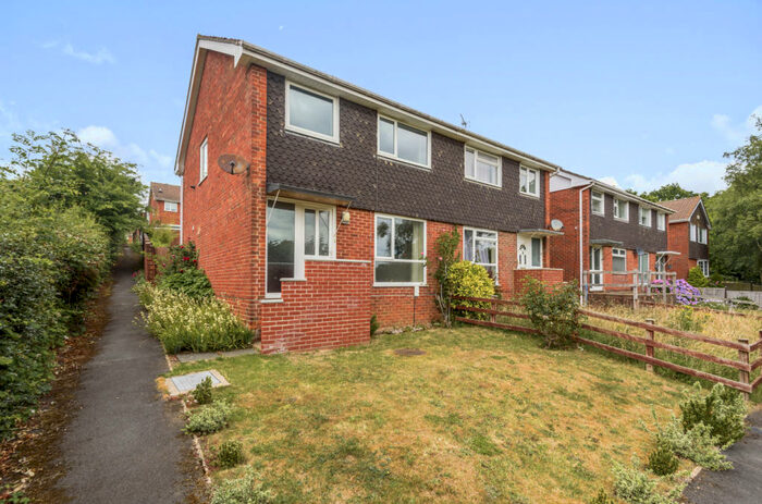 3 Bedroom Semi-Detached House To Rent In Kingsfield Gardens, Bursledon, Southampton, Hampshire, SO31