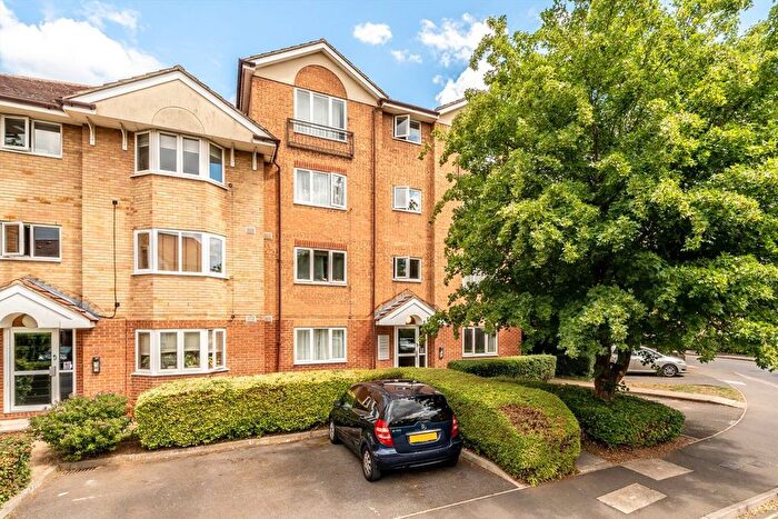 1 Bedroom Flat For Sale In Varsity Drive, Twickenham, TW1