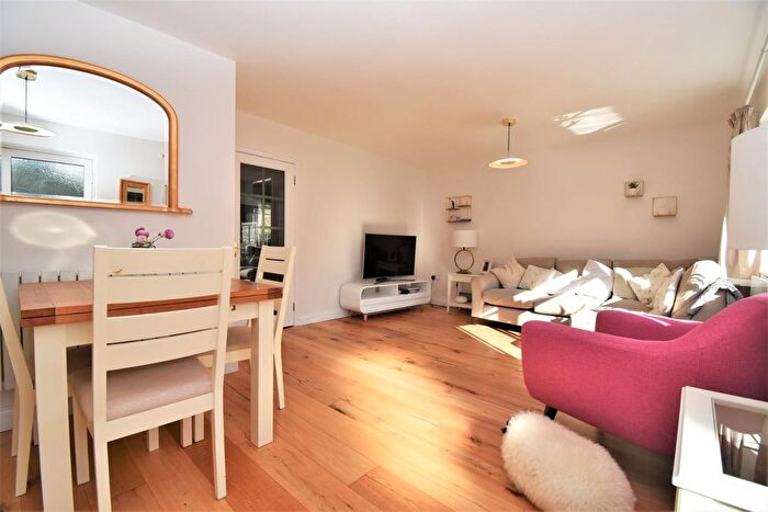 3 Bedroom Semi-Detached House To Rent In Fairway Avenue, West Drayton, UB7