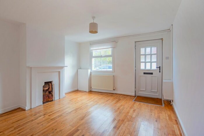 2 Bedroom Cottage To Rent In Tangier Lane, Eton, Windsor, SL4