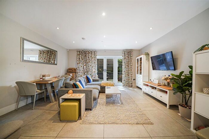 2 Bedroom Link Detached House To Rent In Court Mews, Hither Green, SE13