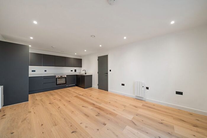 1 Bedroom Flat To Rent In Gladstone Park Gardens, London, NW2