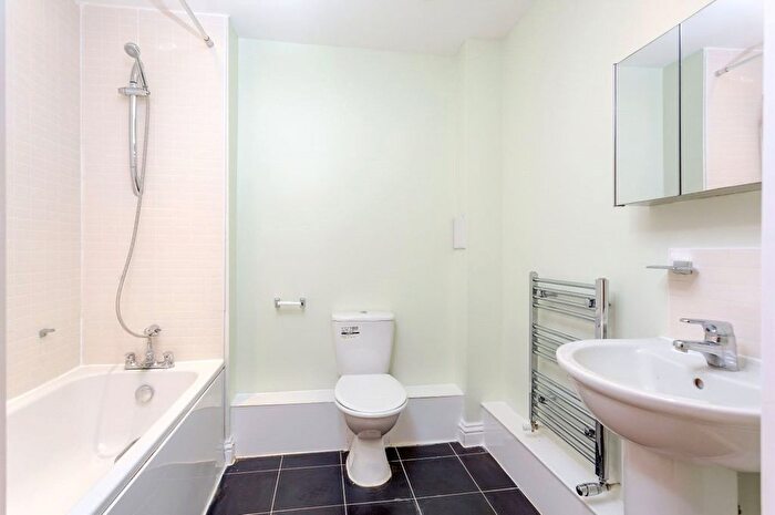 3 Bedroom Flat To Rent In Charcot Road, London, NW9