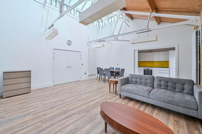 3 Bedroom Flat To Rent In Gun Carriage Walk, Woolwich, London, SE18