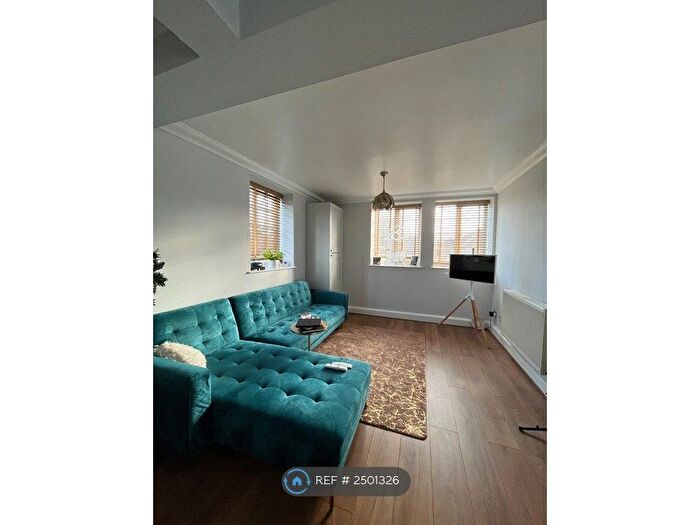 2 Bedroom Flat To Rent In Watcombe House, Croydon, CR0