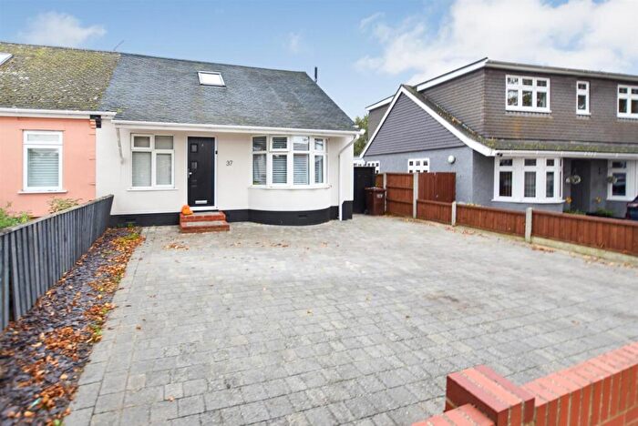 3 Bedroom Semi Detached House For Sale In Watlington Road, Benfleet, SS7