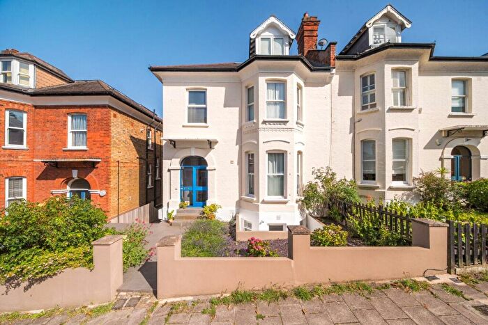 2 Bedroom Flat For Sale In Alexandra Drive, Crystal Palace, London, SE19