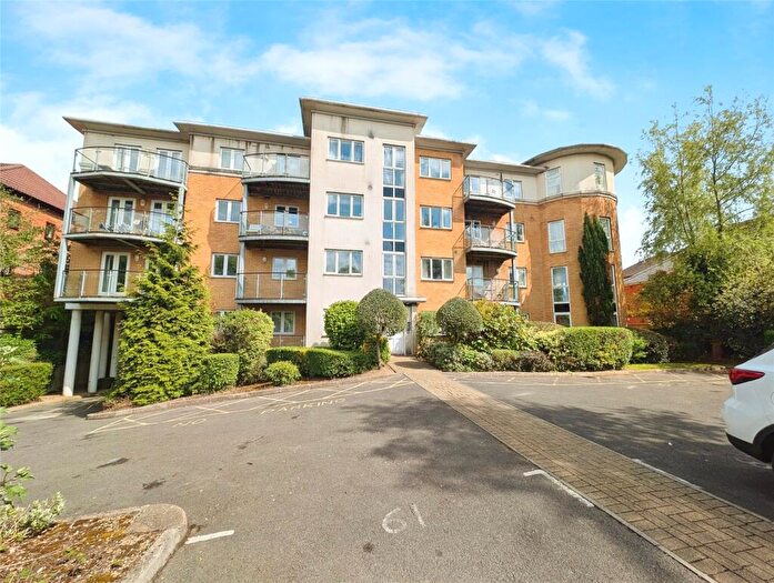2 Bedroom Apartment For Sale In Hill Lane, Southampton, Hampshire, SO15