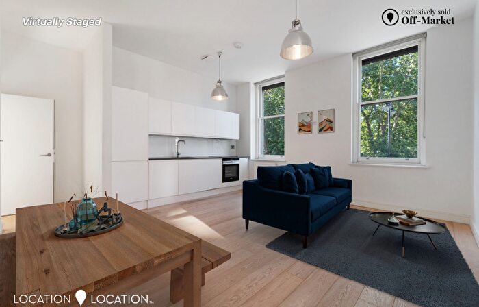 2 Bedroom Flat For Sale In Newington Green, London, N16