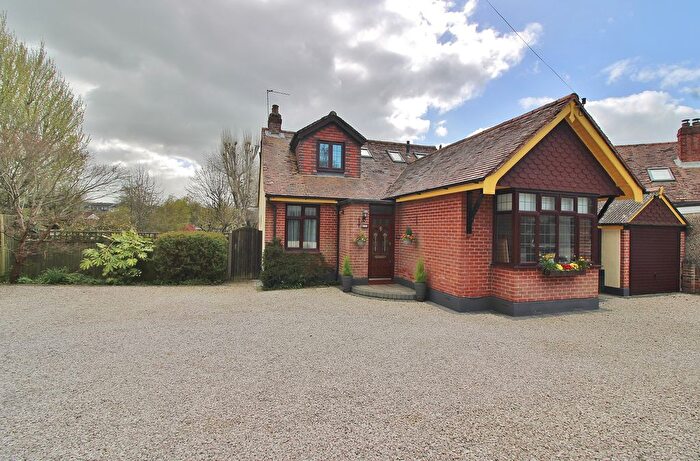 4 Bedroom Detached House For Sale In Woodlands Grove, Waterlooville, PO7