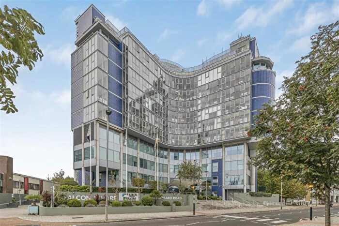 1 Bedroom Flat To Rent In Lombard Road, Battersea, SW11