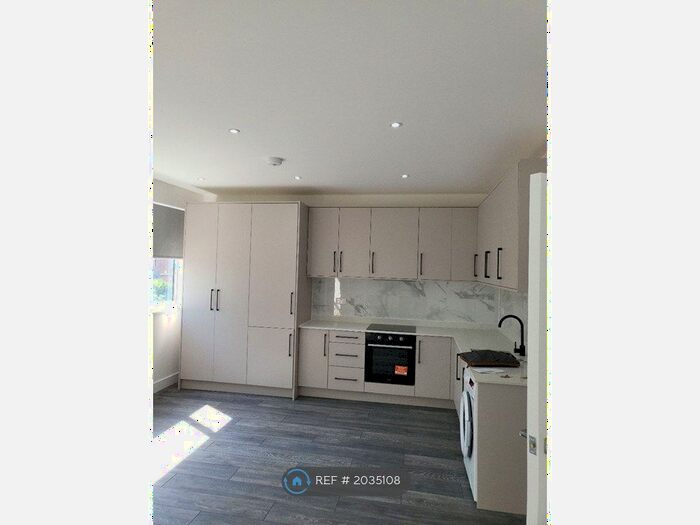 1 Bedroom Flat To Rent In Woodside Avenue, London, N12