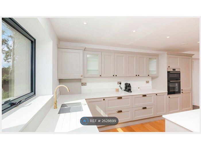 6 Bedroom Detached House To Rent In Crowborough Hill, TN6