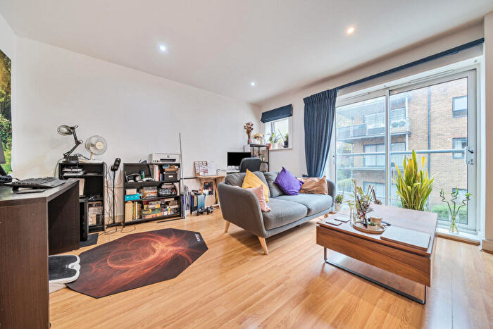 2 Bedroom Apartment For Sale In Hither Green Lane, Hither Green, London, SE13