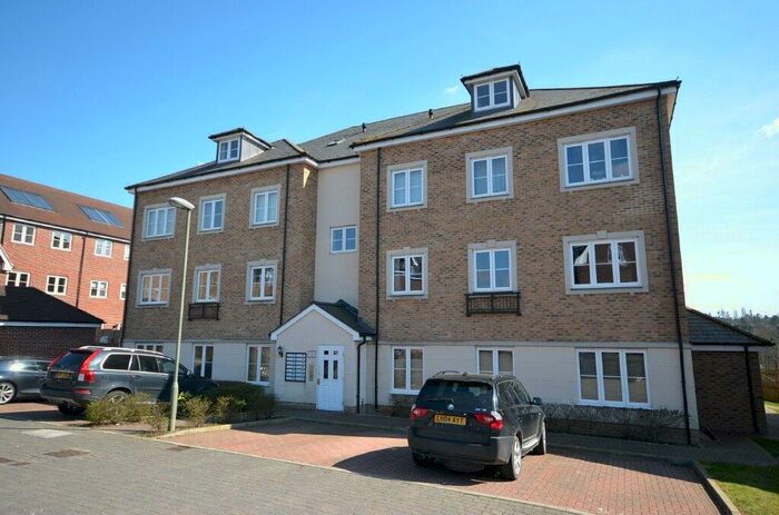 2 Bedroom Apartment To Rent In Warren Close, Farnham, Surrey, GU9