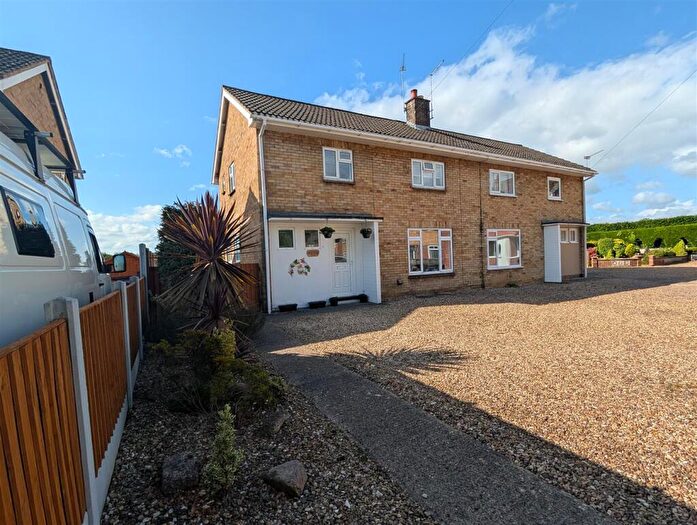 3 Bedroom Semi-Detached House For Sale In Sandygate Close, Horbling, NG34