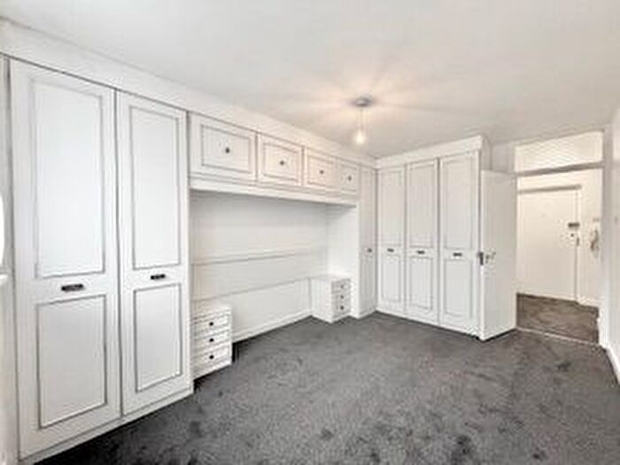 1 Bedroom Flat To Rent In Holden Road, London, N12