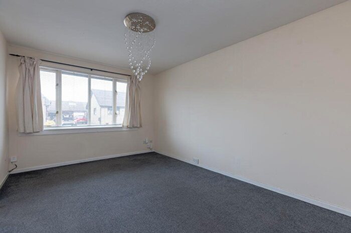 2 Bedroom Semi-Detached Bungalow For Sale In Kirkfield View, Livingston, EH54