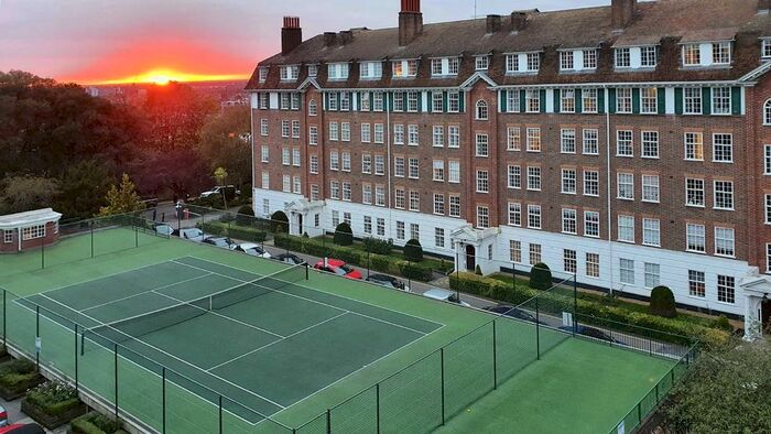 3 Bedroom Flat To Rent In Richmond Hill Court, Richmond, TW10