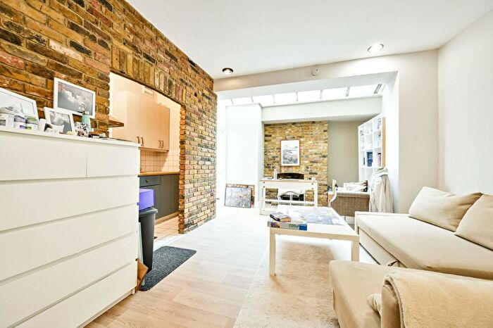 1 Bedroom Flat To Rent In Redcliffe Square, Chelsea, London, SW10