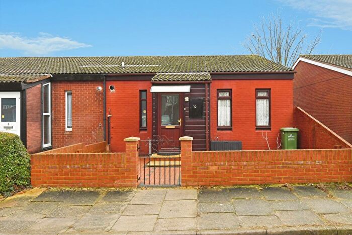 3 Bedroom End Of Terrace House For Sale In Freshwater Drive, Basildon, Essex, SS16