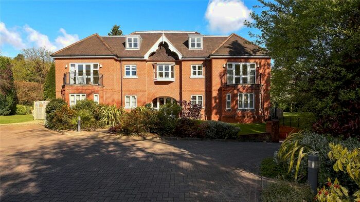 2 Bedroom Flat To Rent In Chasemount, Snows Ride, Windlesham, Surrey, GU20