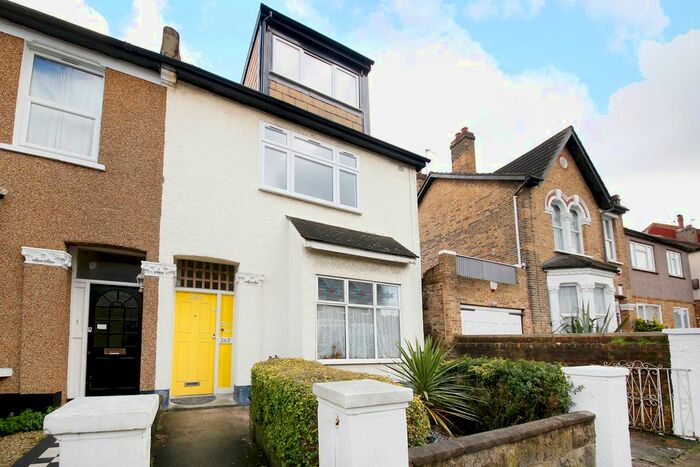 3 Bedroom Flat To Rent In Crystal Palace Road, East Dulwich, SE22