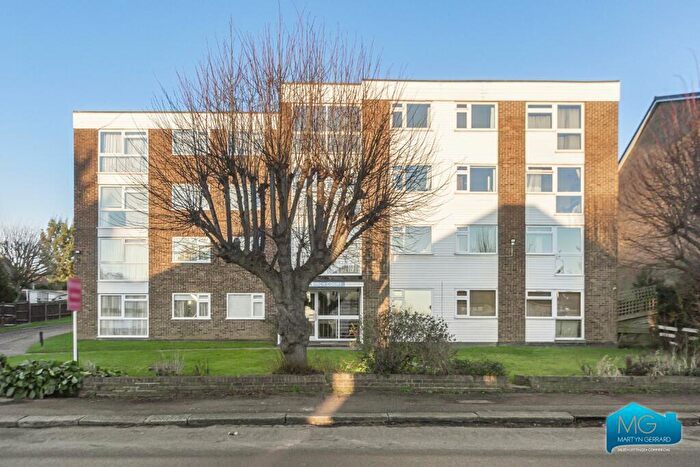 2 Bedroom Apartment To Rent In Park Road, New Barnet, Hertfordshire, EN4