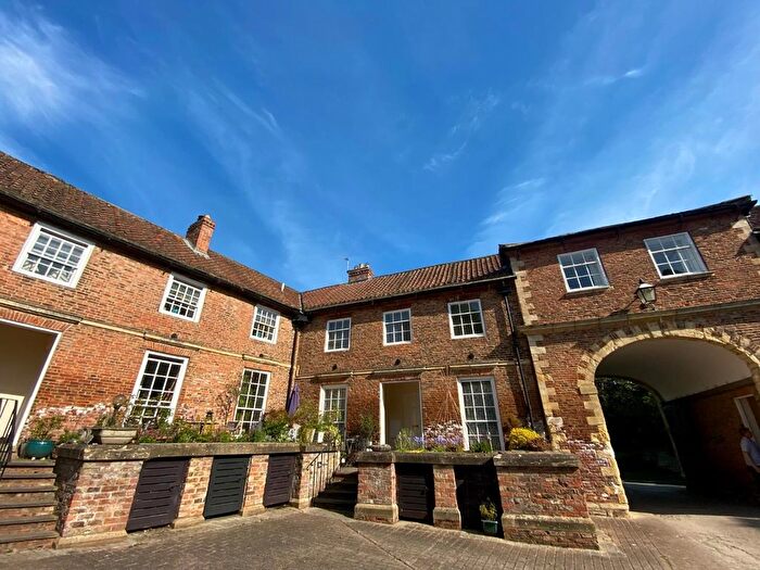 2 Bedroom Flat To Rent In Church Street, Goldsborough, HG5