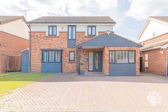 4 Bedroom Detached House For Sale In Ilmington Drive, Burnt Mills, SS13