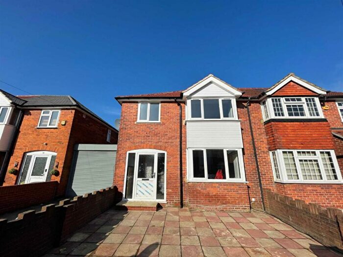 4 Bedroom Semi-Detached House To Rent In Melbourne Avenue, Slough, SL1