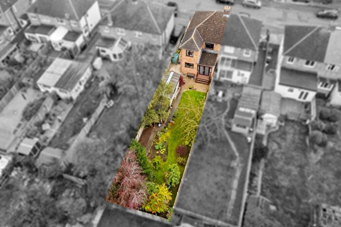 3 Bedroom Semi-Detached House For Sale In Hayden Avenue, Finedon, Northamptonshire, NN9